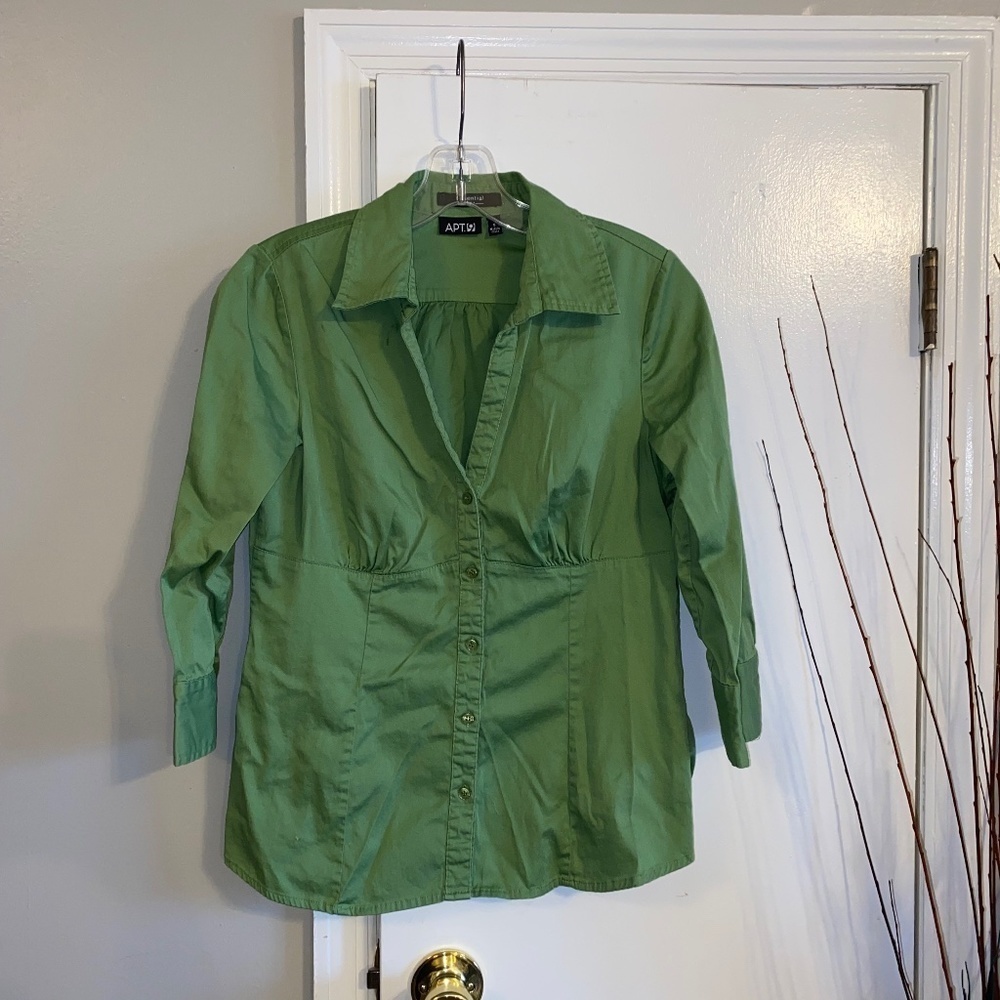 Apt 9 size small beautiful button down top